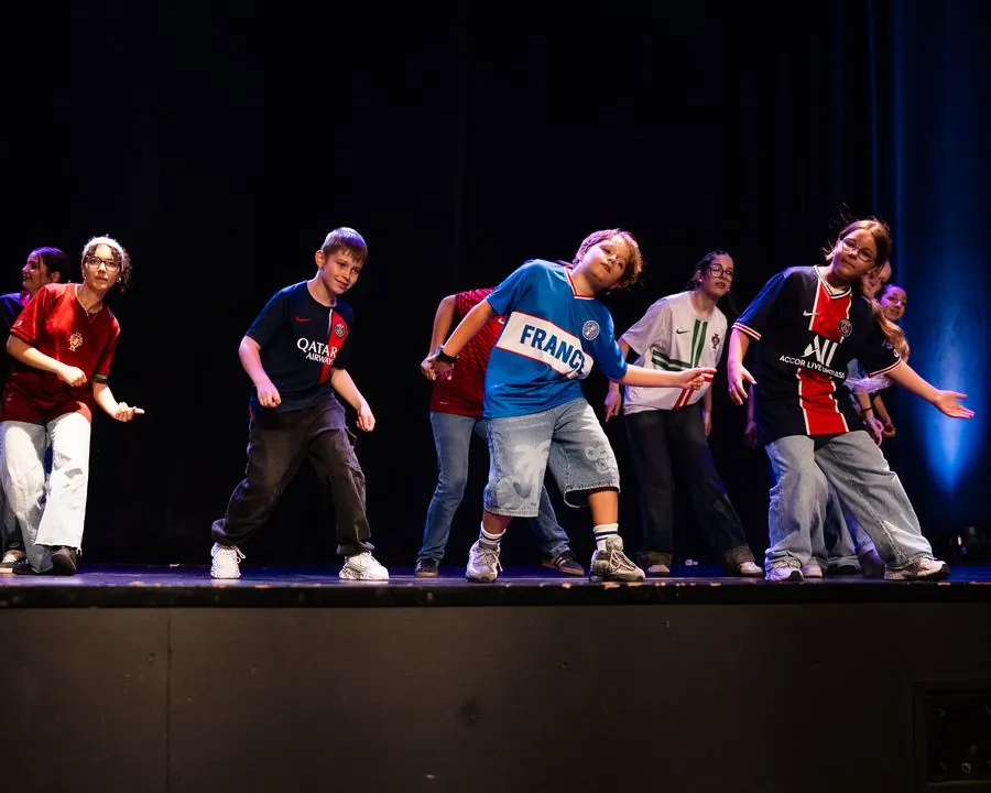 Élèves enfants sur scène, gala Studio 116